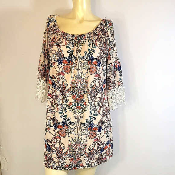 Boho Style Mini dress with crocheted sleeve - Picture 1 of 16